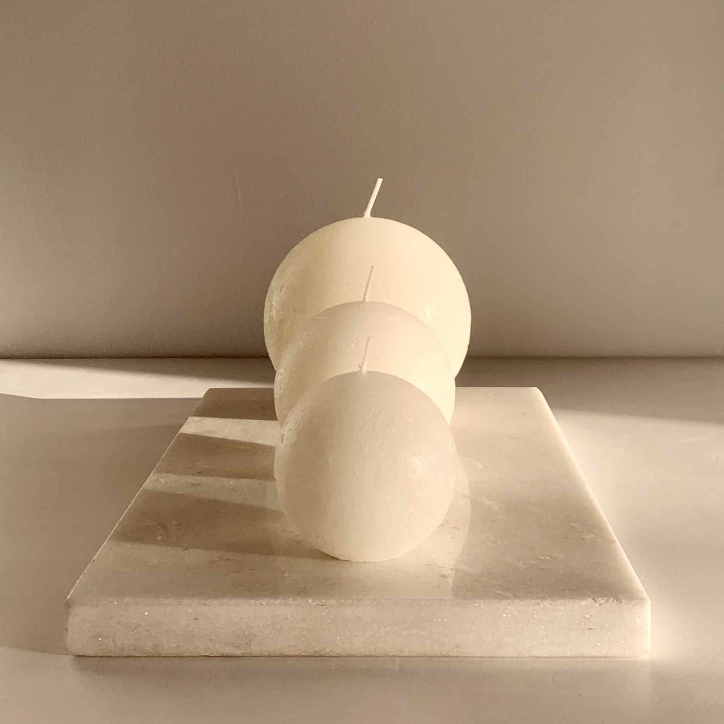 White sphere candle gift set