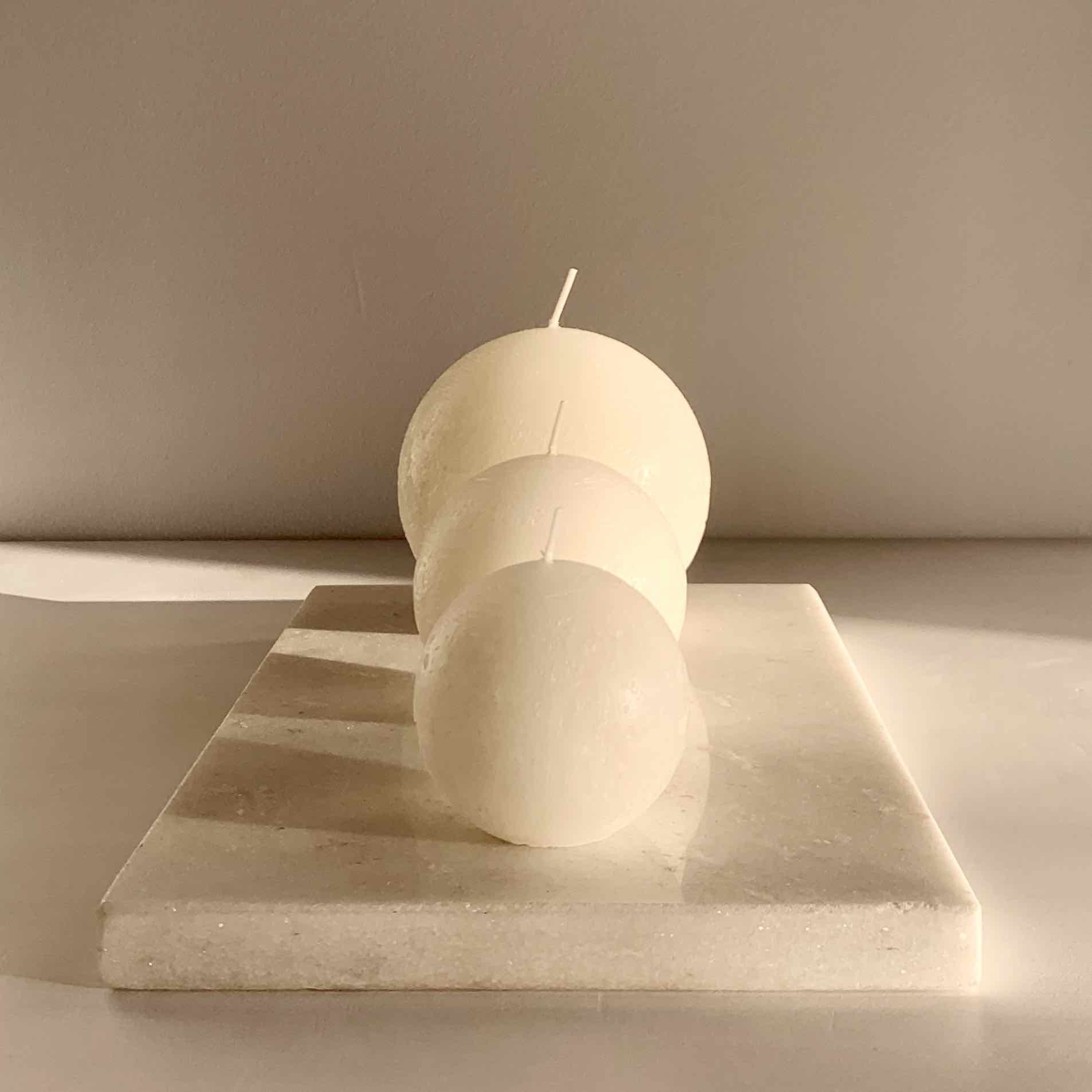 White sphere candle gift set