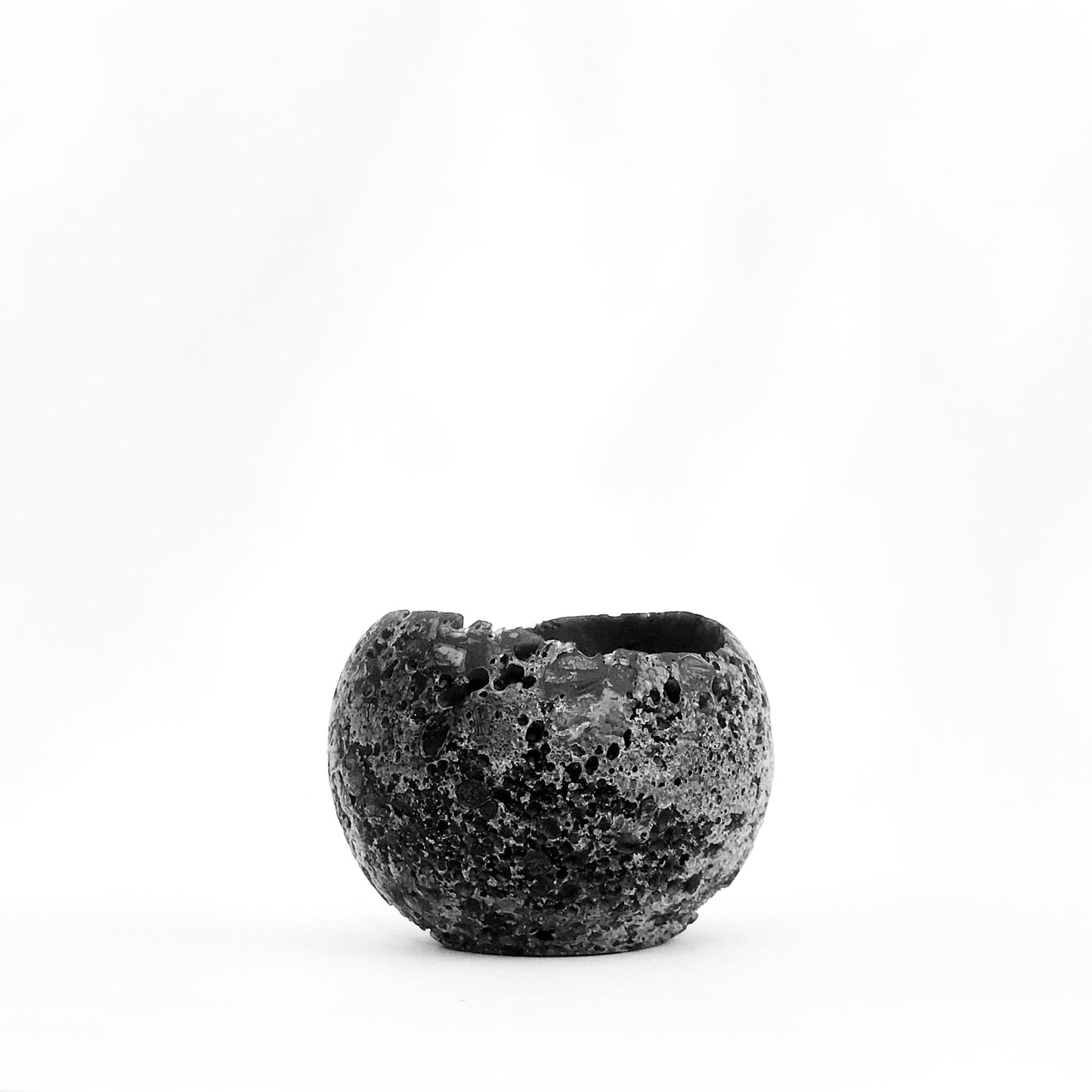 Black sphere candle