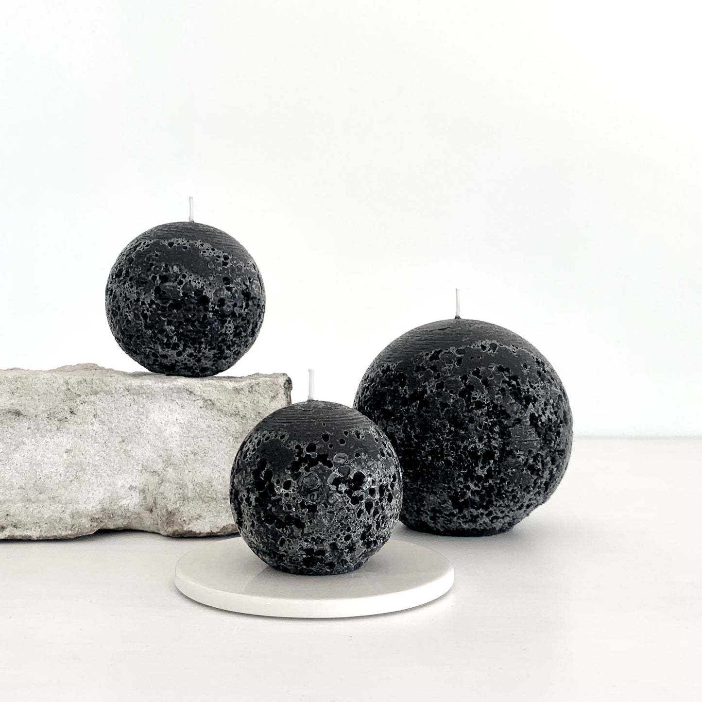 Black sphere candle gift set